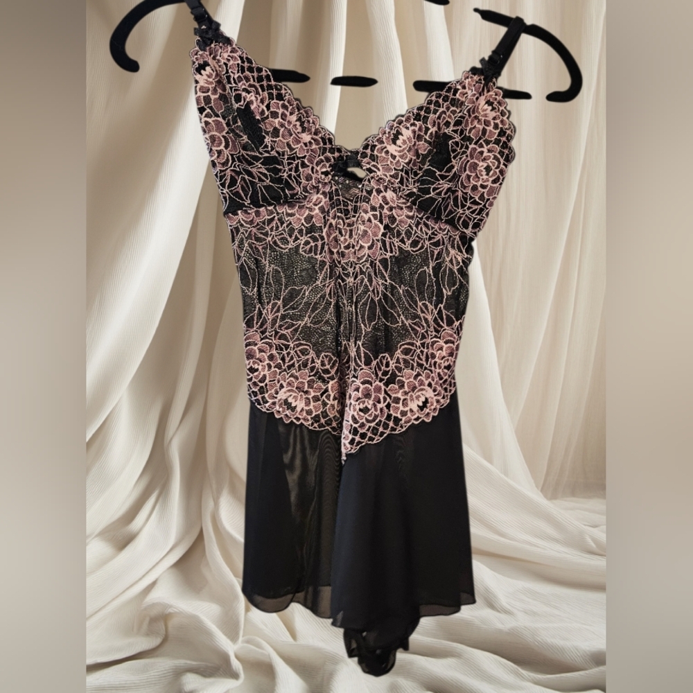 La Vie En Rose Pink and Black Women's Small Lace Bodysuit